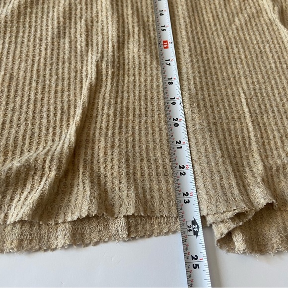 Urban Outfitters Waffle Knit Neutral Pullover Lightweight Oversized Top - Picture 7 of 8